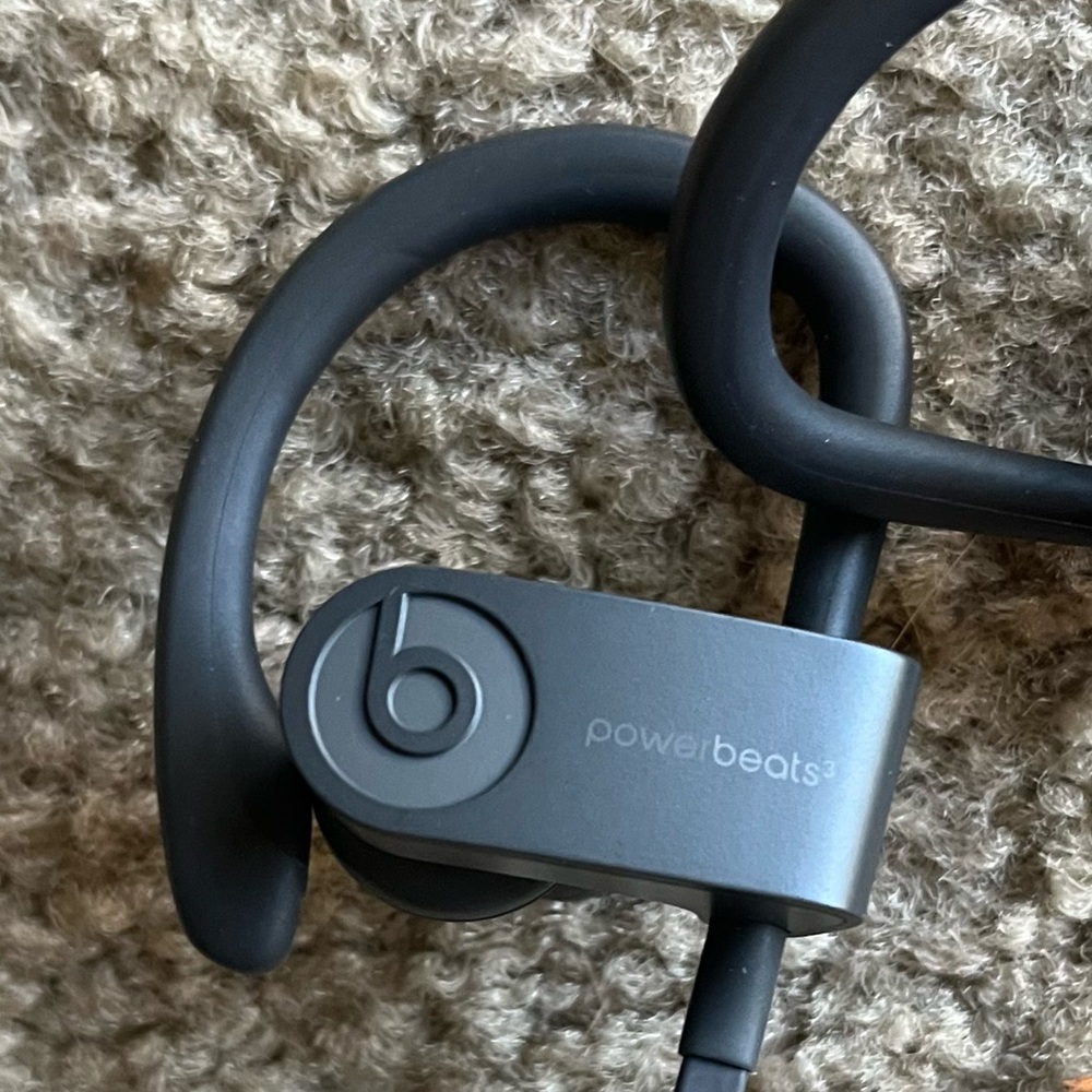 Wireless Bluetooth Powerbeats by Dre
